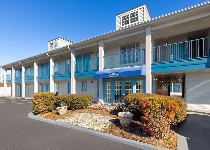Baymont By Wyndham Selma Hotel