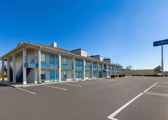Baymont By Wyndham Selma Hotel