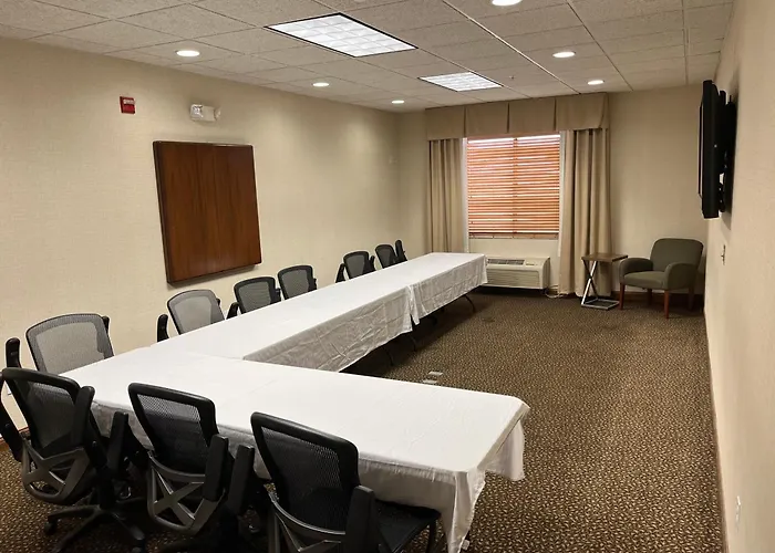 Holiday Inn Express Hotel & Suites Howell By Ihg