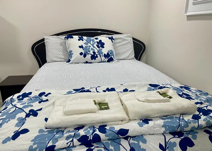 Luxury Basement-Private Bdr & Bathroom With Free Parking In Toronto