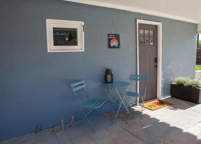 Zuni St Motor Inn- Bike, Dine, Explore Denver