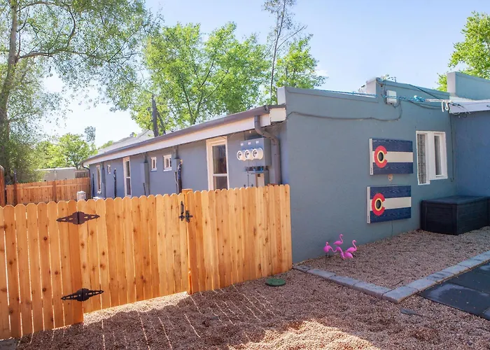 Zuni St Motor Inn- Bike, Dine, Explore Denver