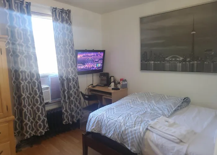 Toronto Little Italy Guest House
