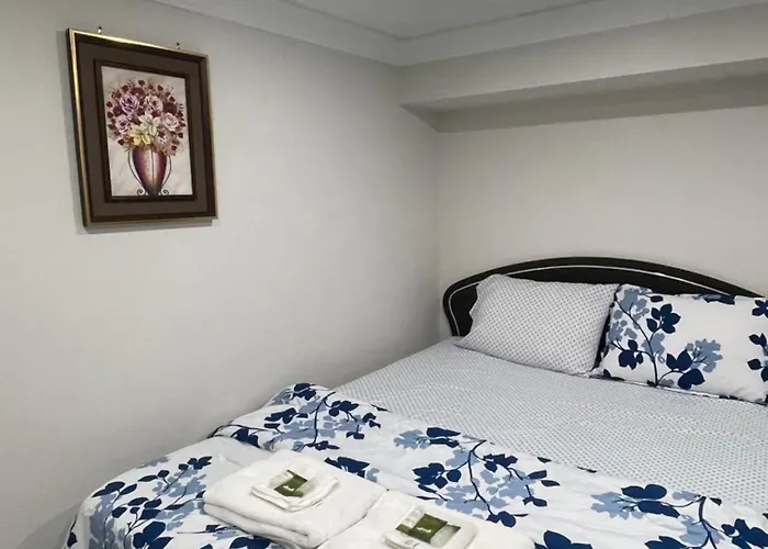 Luxury Basement-Private Bdr & Bathroom With Free Parking In Toronto