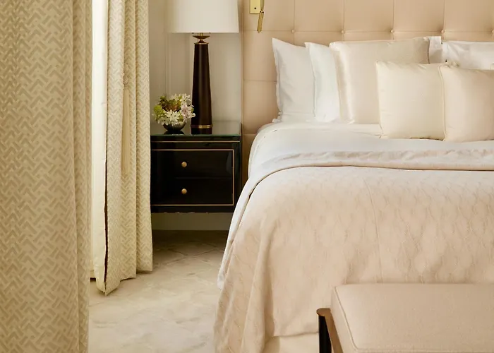 The Woodward - Auberge Collection