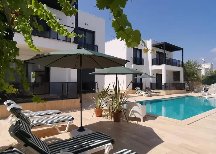 300M To Beach 2 Bedroom Garden Floor Flat With Pool A1 - Yeni Dunya Bodrum