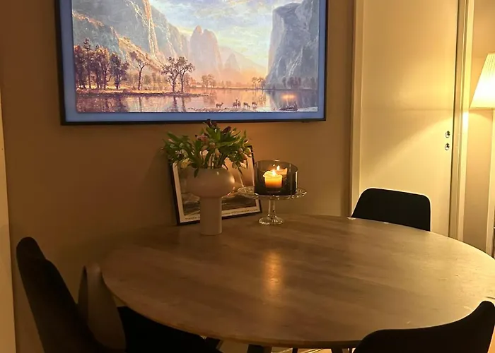 Private Room In Sharded Apartment At Loren