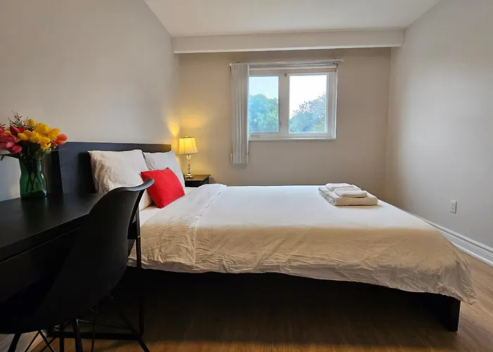 A Home Away-Cozy Guest Room In Toronto
