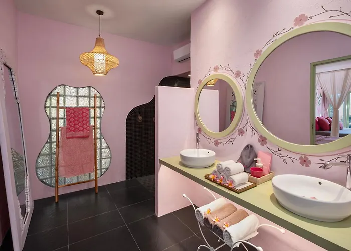 Pinkcoco Uluwatu - Constant Surprises & For Cool Adults Only Hotel