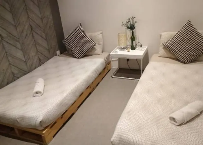 Charming Bedroom - Next To Train Station At Est Bangsar