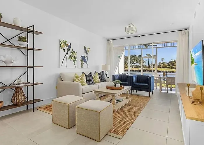 Greenlinks Golf Villas In Lely Resort