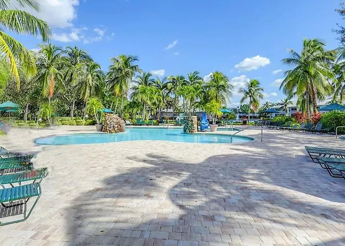 Greenlinks Golf Villas In Lely Resort