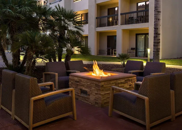 Courtyard By Marriott Palm Springs