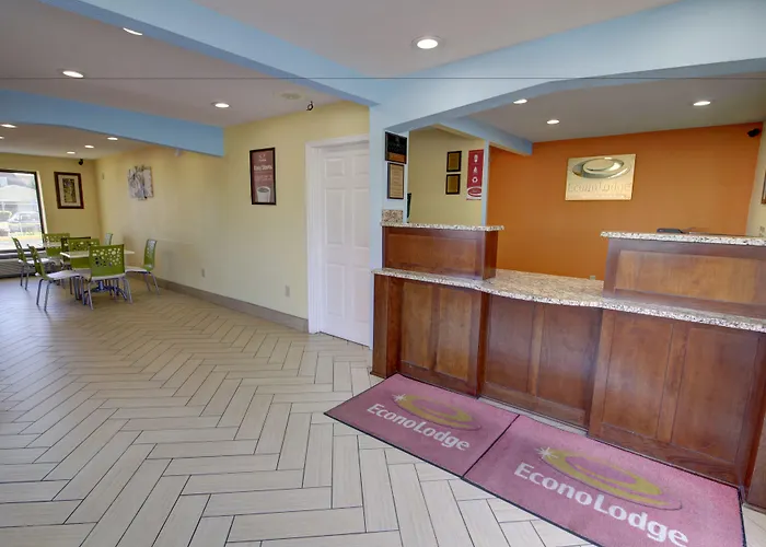 Econo Lodge At Military Circle Norfolk