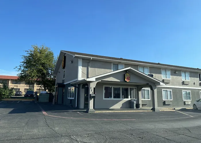 Super 8 By Wyndham Sherman