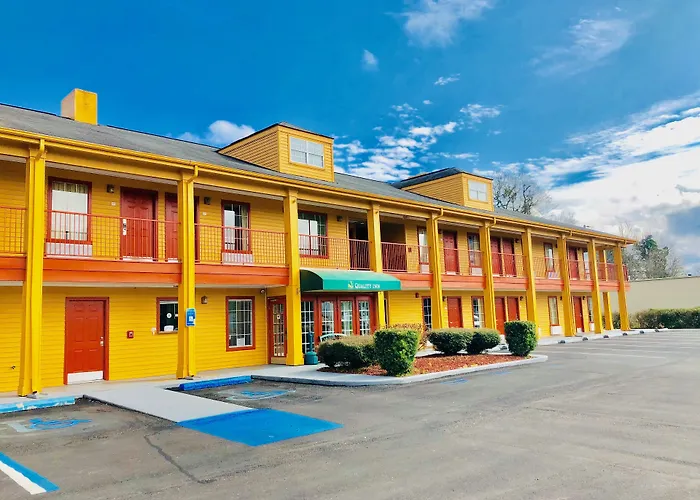 Baymont By Wyndham Selma Hotel