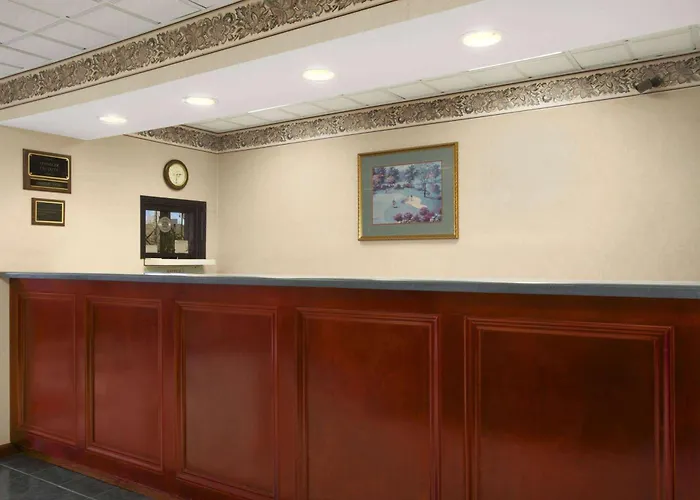 Days Inn By Wyndham Lexington-Columbia
