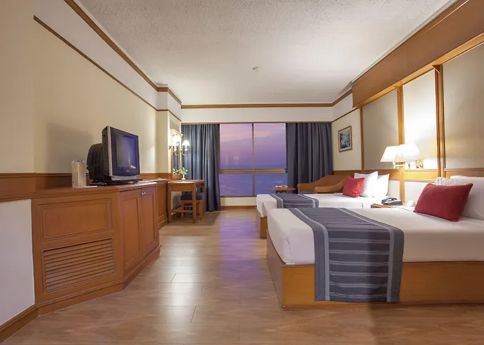 Cholchan Pattaya Beach Resort - Sha Extra Plus
