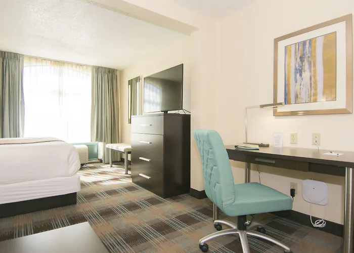 Wingate By Wyndham - Orlando International Airport- Free Hot Breakfast