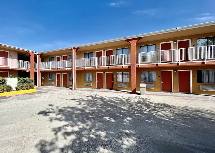 Days Inn & Suites By Wyndham Arlington Near Six Flags