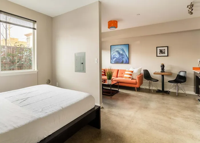 Stay Portland - Bright Studio Apartment - Food Carts & Local Shops