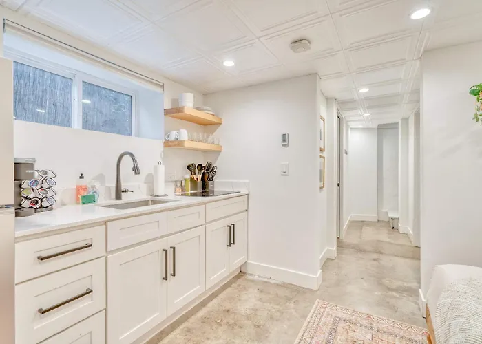 Stay Portland - Budget-Friendly Basement Hideaway - 91 Walkscore