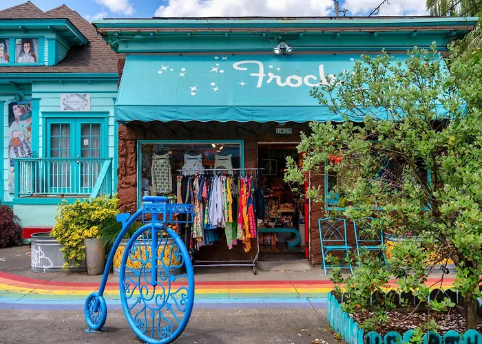 Stay Portland - The Graffiti Alley Tiny House - Food, Art & Beer