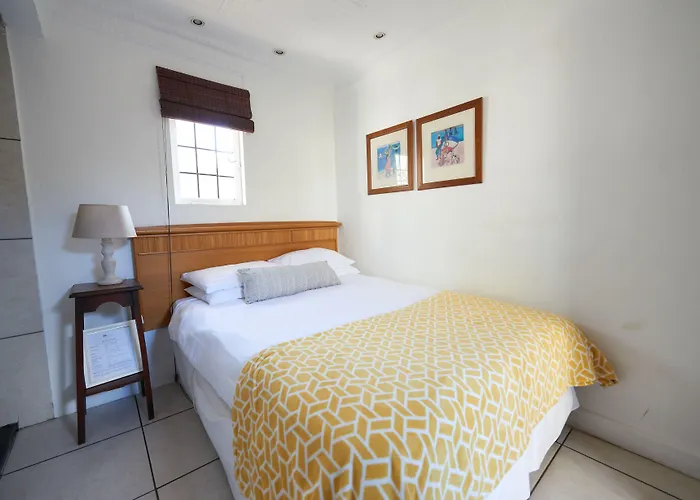 84 On Fourth Guest House