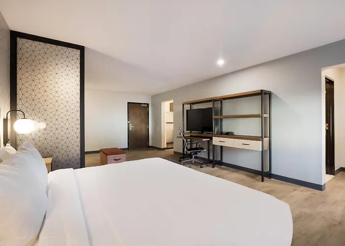 Everhome Suites Corona