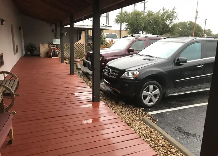 Outpost Motel Dripping Springs