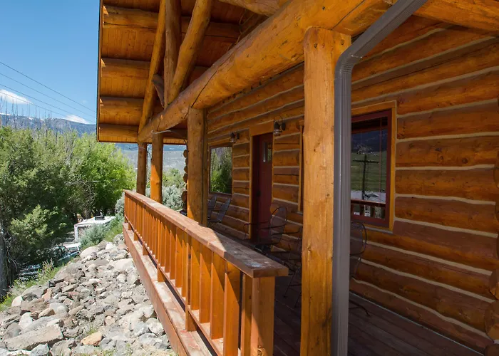 The Roosevelt Hotel - Yellowstone Gardiner