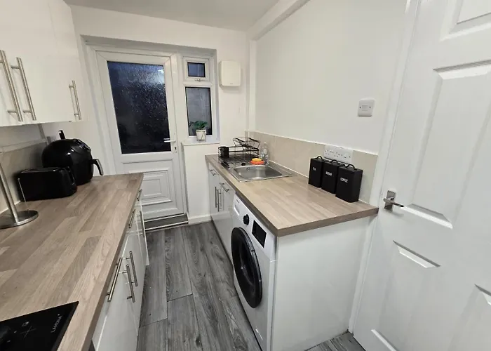 Room 2 Shared House 3 Min From Stadium