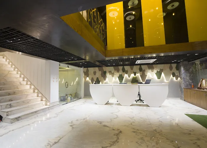 Staybook Hotel Nitya Maharani Free Airport Pickup