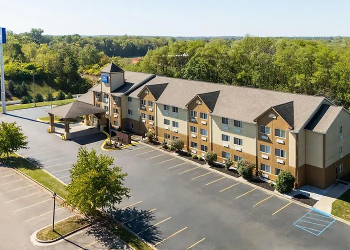 Baymont By Wyndham Piqua Hotel