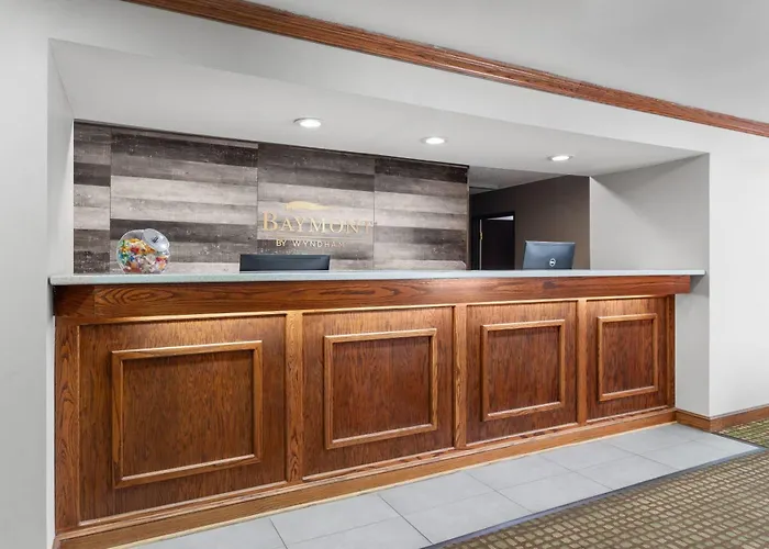 Baymont By Wyndham Piqua Hotel