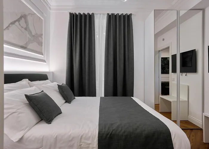 Hotel Domus Mariani - Robinie By Ghor Roma