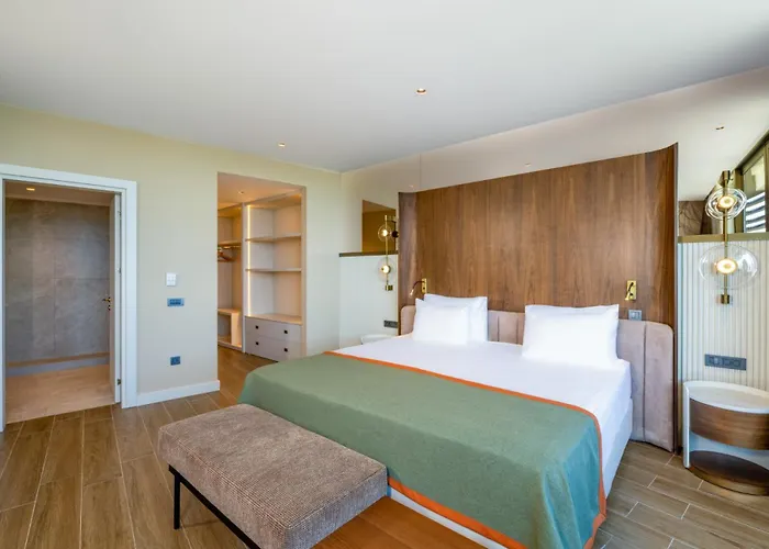 Nirvana Cosmopolitan Hotel
