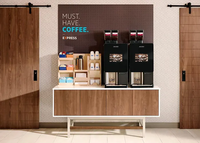 Holiday Inn Express & Suites Kingdom City By Ihg