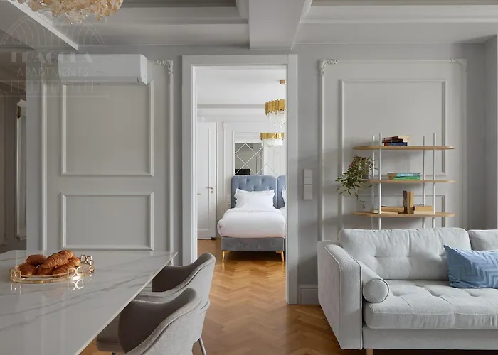 Feniks Main Square By Fragola Collection
