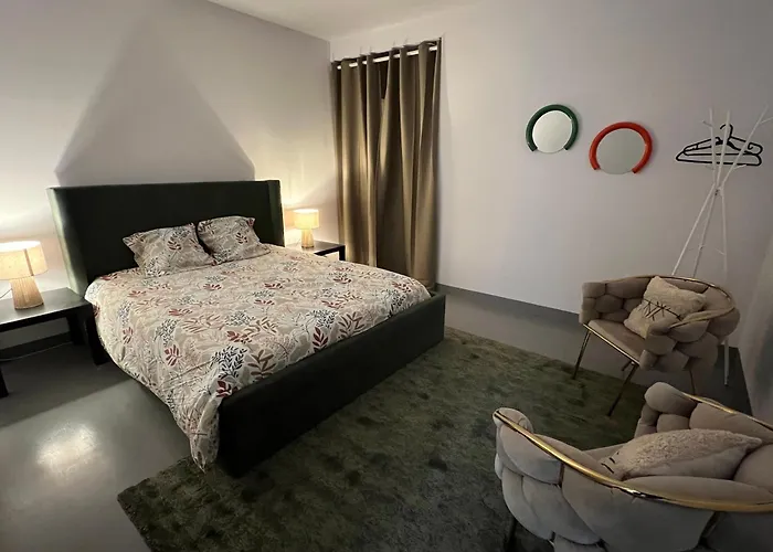Aparthotel Loft 200m2 avec écran led géant de 10m2 à Marseille