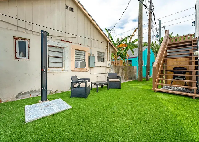 Recently Remodeled Mins From Beach+Putting Green
