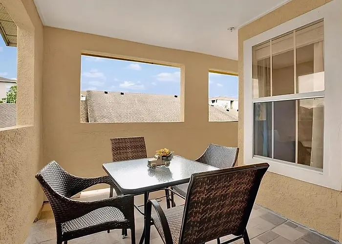 Gorgeous Condo, 2 Bedrooms, 2 Baths, With Pool, Minutes To Clearwater Beach