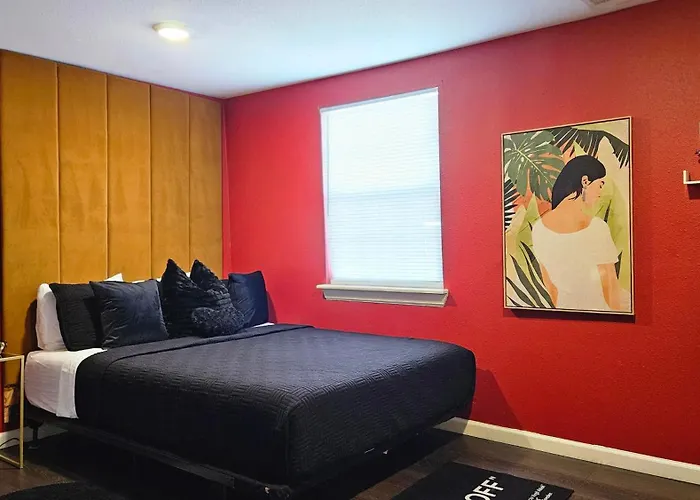 The Gawdy Den With Fast Wifi 2 Minutes From Downtown Houston!