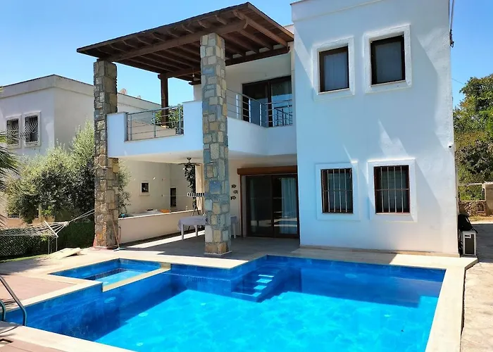2-Bedroom Flat With A Private Swimming Pool