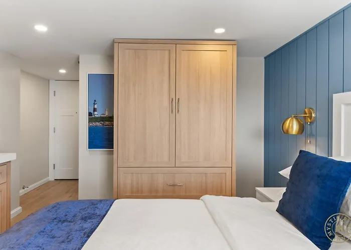 Light House Suite 202 At Captains Row Downtown