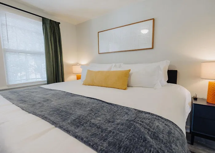 Centrally Located King Bed Midtown Liberty 2695 Up