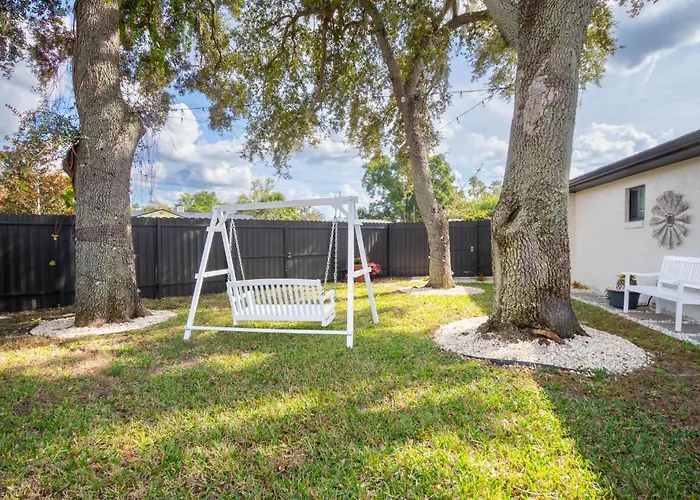 Longwood Private Suite - Near Orlando - Modern, Private Entrance, Fast Wifi