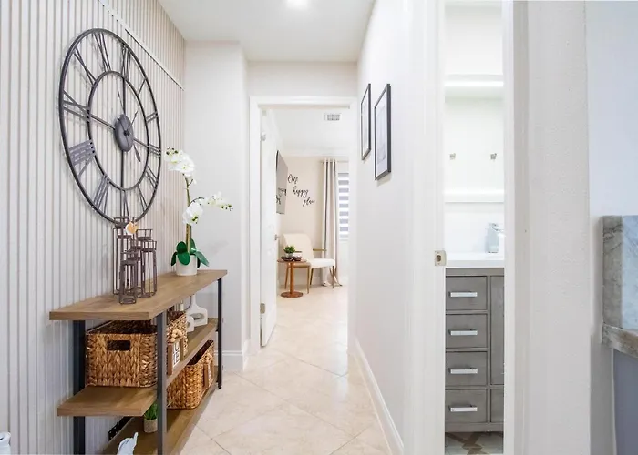 Longwood Private Suite - Near Orlando - Modern, Private Entrance, Fast Wifi