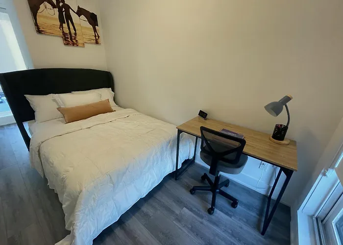 Exquisite, Bright & Modern Condo - Free Parking