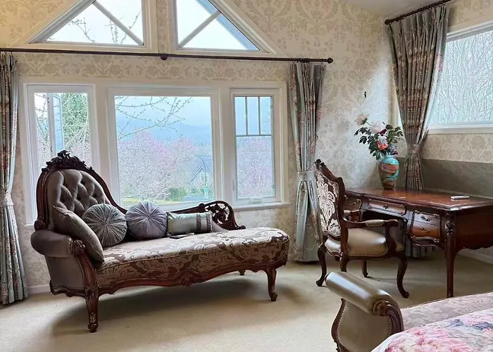 Cozy Dunbar 5 Beds Home With Views